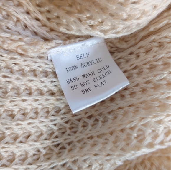 ⭐️ Cotton Candy LA Women's Knit Crew Neck Bell Sleeve Cream Sweater Size M/L - Picture 8 of 10